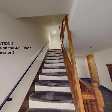 Charmante Zentrale 2.5 Zimmer Maisonette Апартаменты *